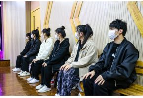 男女日B小视频"北音附中高三表演专业阶段性考试"